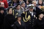 Amsterdam 4 mei 2004
Dodenherdenking op de dam met Koningin Beatrix Maxima en Prins Willem Alexander.