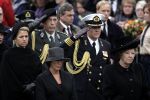 Amsterdam 4 mei 2004
Dodenherdenking op de dam met Koningin Beatrix Maxima en Prins Willem Alexander.