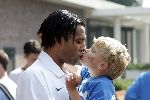Amsterdam 8 juni 2004
Pierre v Hooijdonk met zoon en vriendin  bij vertrek Nederlands elftal naar Portugal.