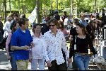 Amsterdam 20 mei 2004
Opnames Ocean's 12 op begraafplaats Westgaarde in  Amsterdam met Brad Pitt en Catharina Zeta Jones.
  Prinses Annette  Anita en Aimee Prins Floris en Prins Bernhard jr