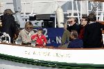 Muiden 9 mei 2004
Koningin Beatrix Prins Constantijn Prinses Laurentien varen met Groene Draeck.
Prinses Eloise en prins Carlos