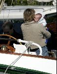 Muiden 9 mei 2004
Koningin Beatrix Prins Constantijn Prinses Laurentien varen met Groene Draeck.
prins Claus  Cazimier
