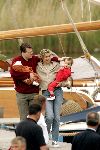 Muiden 9 mei 2004
Koningin Beatrix varen met Prins Constantijn Prinses Laurentien en Prinses Elouise en Prins Claus