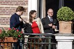 Amsterdam 15 mei 2004
Prins Pieter Christiaan met zijn vriendin in gesprek met general manager van Amstel Hotel