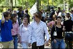 Amsterdam 20 mei 2004
Opnames Ocean's 12 op begraafplaats Westgaarde in  Amsterdam met Brad Pitt en Catharina Zeta Jones.
  Prinses Annette  Anita en Aimee Prins Floris en Prins Bernhard jr