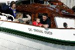 Muiden 9 mei 2004
Koningin Beatrix Prins Constantijn Prinses Laurentien varen met Groene Draeck.
Prinses Eloise en prins Claus  Cazimier