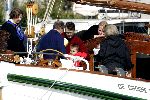 Muiden 9 mei 2004
Koningin Beatrix Prins Constantijn Prinses Laurentien varen met Groene Draeck.
Prinses Eloise en prins Claus  Cazimier