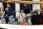 Muiden 9 mei 2004
Koningin Beatrix Prins Constantijn Prinses Laurentien varen met Groene Draeck.
Prinses Eloise.