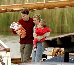 Muiden 9 mei 2004
Prins Constantijn met Prinses Laurentien en Prins Claus en prinses Eloise