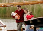 Muiden 9 mei 2004
Prins Constantijn met Prinses Laurentien en Prins Claus en prinses Eloise