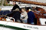 Muiden 9 mei 2004
Koningin Beatrix Prins Constantijn Prinses Laurentien varen met Groene Draeck.
Prinses Eloise en prins Claus  Cazimier