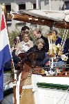 Muiden 9 mei 2004
Koningin Beatrix Prins Constantijn Prinses Laurentien varen met Groene Draeck.
Prinses Eloise en prins Claus  Cazimier