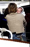 Muiden 9 mei 2004
Koningin Beatrix Prins Constantijn Prinses Laurentien varen met Groene Draeck.
Prinses Eloise en prins Claus  Cazimier