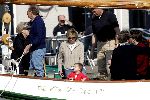Muiden 9 mei 2004
Koningin Beatrix Prins Constantijn Prinses Laurentien varen met Groene Draeck.
Prinses Eloise.