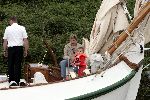 Muiden 9 mei 2004
Prins Constantijn met Prinses Laurentien en Prins Claus en prinses Eloise