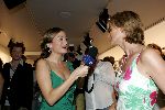 Amsterdam 19 mei 2004
Rebecca Loos op de PC Hooftstraat in Amsterdam  en interviewt Daphne  Deckers