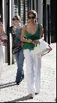 Amsterdam 19 mei 2004
Rebecca Loos op de PC Hooftstraat in Amsterdam met sigaret en Rosanna Lima.