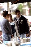 Amsterdam 8 mei 2004
Reinout Oerlemans met Danielle Overgaag en Tijmen en Fiene wandelen op cornelis schuytstraat