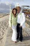 Bloemendaal 12 mei 2004
Feestje van Leco  Zadelhoff in strandtent vroeger.
Sandra Reemer met Addy v d Krommenacker