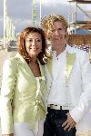 Bloemendaal 12 mei 2004
Feestje van Leco  Zadelhoff in strandtent vroeger.
Sandra Reemer met Addy v d Krommenacker
