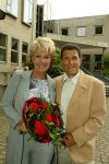Asperen 28 april 2004
Saskia & Serge krijgen koninklijke onderscheiding.