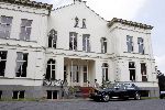Zeist 18 mei 2004
Wibi Soerjadi in zijn huis in Zeist. Met Rolls Royce