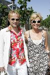 Joure 28 mei 2005
Trouwen Yvonne Jaspers en Peter v d Beukering.
Anita Witsier   met vriend en zonnebril