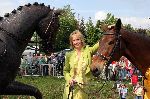 Erp 3 Mei 2005 Onthulling van de bronzen Bonfire. Anky v Grunsven met haar echte paard en de bronzen Bonfire