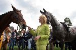 Erp 3 Mei 2005 Onthulling van de bronzen Bonfire. Anky v Grunsven met haar echte paard en de bronzen Bonfire