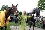 Erp 3 Mei 2005 Onthulling van de bronzen Bonfire. Anky v Grunsven met haar echte paard en de bronzen Bonfire