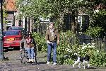 Nigtevecht 7 mei 2005
Annemarie Postma in rolstoel met vriend en hond
