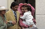 Nigtevecht 7 mei 2005
Trouwen Wilbert Gieske in kerk in Nigtevecht.  
Annemiek Verdoorn met hoed die bijna weg waait