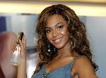 Rotterdam 24 mei 2005
Beyonce met parfum  True Star bij Douglas.