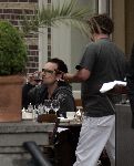 Amsterdam 29 mei 2005
Bono (U2) op terras bij Amstel hotel . drinkt wijn