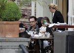 Amsterdam 29 mei 2005
Bono (U2) op terras bij Amstel hotel .