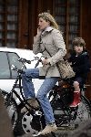 Amsterdam 11 mei 2005
Danielle Overgaag zonder krukken op fiets met Thijmen. met gsm