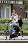 Amsterdam 11 mei 2005
Danielle Overgaag zonder krukken op fiets met Thijmen
