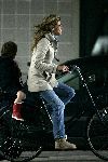 Amsterdam 11 mei 2005
Danielle Overgaag zonder krukken op fiets met Thijmen
