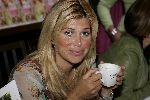 Vierhouten 29 mei 2005
Rally met cabrio's vanwege 10 jarig bestaan Beau Monde.
Estelle Gullit met kop koffie