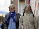 Amsterdam 6 mei 2005
oud scheidsrechter Frans Derks met zijn vrouw op de pc Hooftstraat