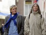 Amsterdam 6 mei 2005
oud scheidsrechter Frans Derks met zijn vrouw op de pc Hooftstraat