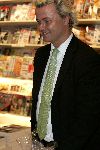 Amsterdam 27 mei 2005
Geert Wilders boek signeren bij Ako winkel op Beethovenstraat.