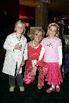 Amsterdam 3 mei 2005
Premiere Winnie de Pooh in pepsi stage.
Irene Moors met dochter en vriendinnetje