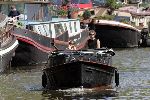 Amsterdam 1 mei 2005
Jeroen Pauw met nieuwe vriendin varen met boot in grachten Amsterdam