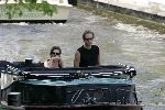 Amsterdam 1 mei 2005
Jeroen Pauw met nieuwe vriendin varen met boot in grachten Amsterdam