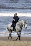 Katwijk 29 mei 2005
Koningin Beatrix paard rijden op het strand van katwijk.