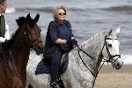 Katwijk 29 mei 2005
Koningin Beatrix paard rijden op het strand van katwijk.
