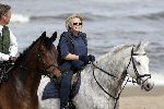 Katwijk 29 mei 2005
Koningin Beatrix paard rijden op het strand van katwijk.