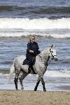 Katwijk 29 mei 2005
Koningin Beatrix paard rijden op het strand van katwijk.