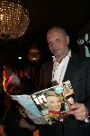 Amsterdam 24 mei 2005
Presentatie tijdschrift in magazine bij College Hotel.
Maarten v d Biggelaar met blad